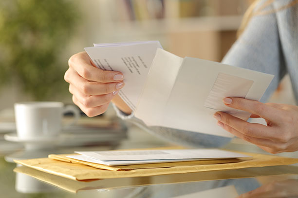 「御中」と「様」の正しい使い分けを知っていますか?失礼にならない宛名の書き方|20代・第二新卒・既卒向け転職エージェントのマイナビジョブ20 ...